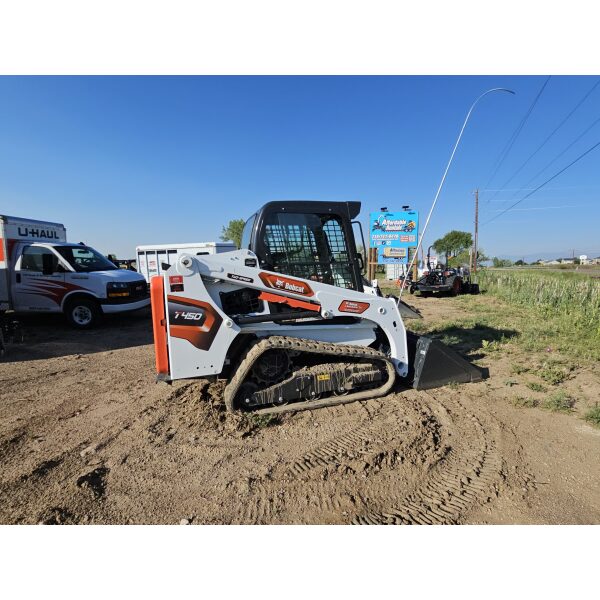 Bobcat T450 Skid Steer